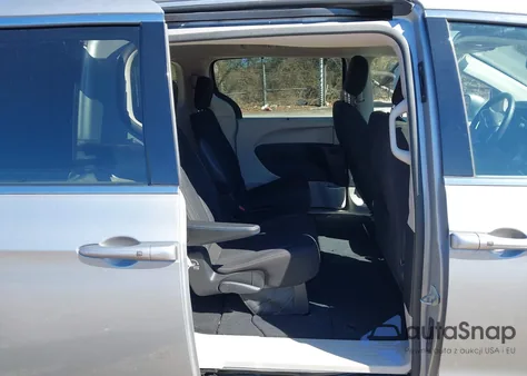 2021 Chrysler Pacifica Touring z USA, uszkodzony, nr VIN 2C4RC1FG2MR526599